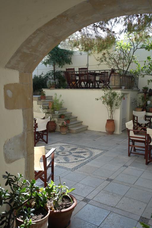 Kynthia Apartment *
